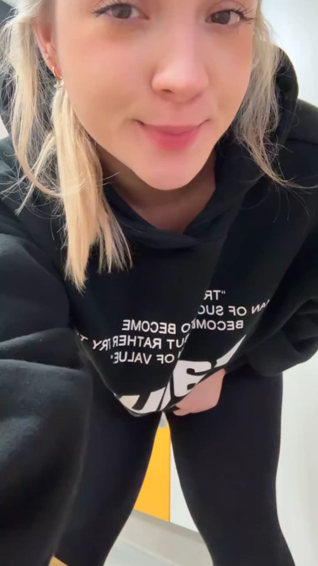 Ass Shaking Blonde Gym