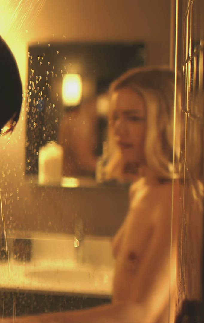 Celebrity Topless Willa Fitzgerald