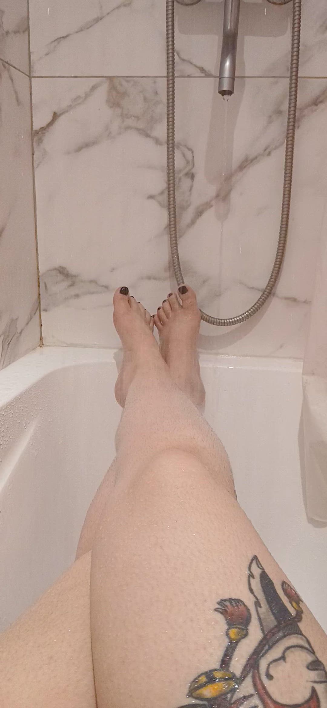 Bathtub Feet Feet Fetish