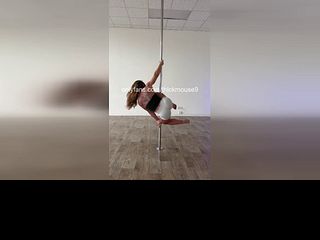 18yo Yoga Mishap: Pussy Exposed (Oops!)